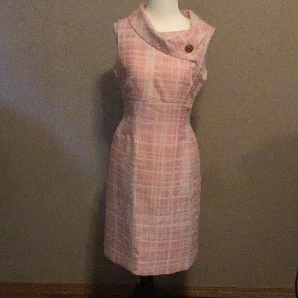 Classic style shift dress in lovely soft shade of pink and ivory.  Worn once. - Picture 1 of 4